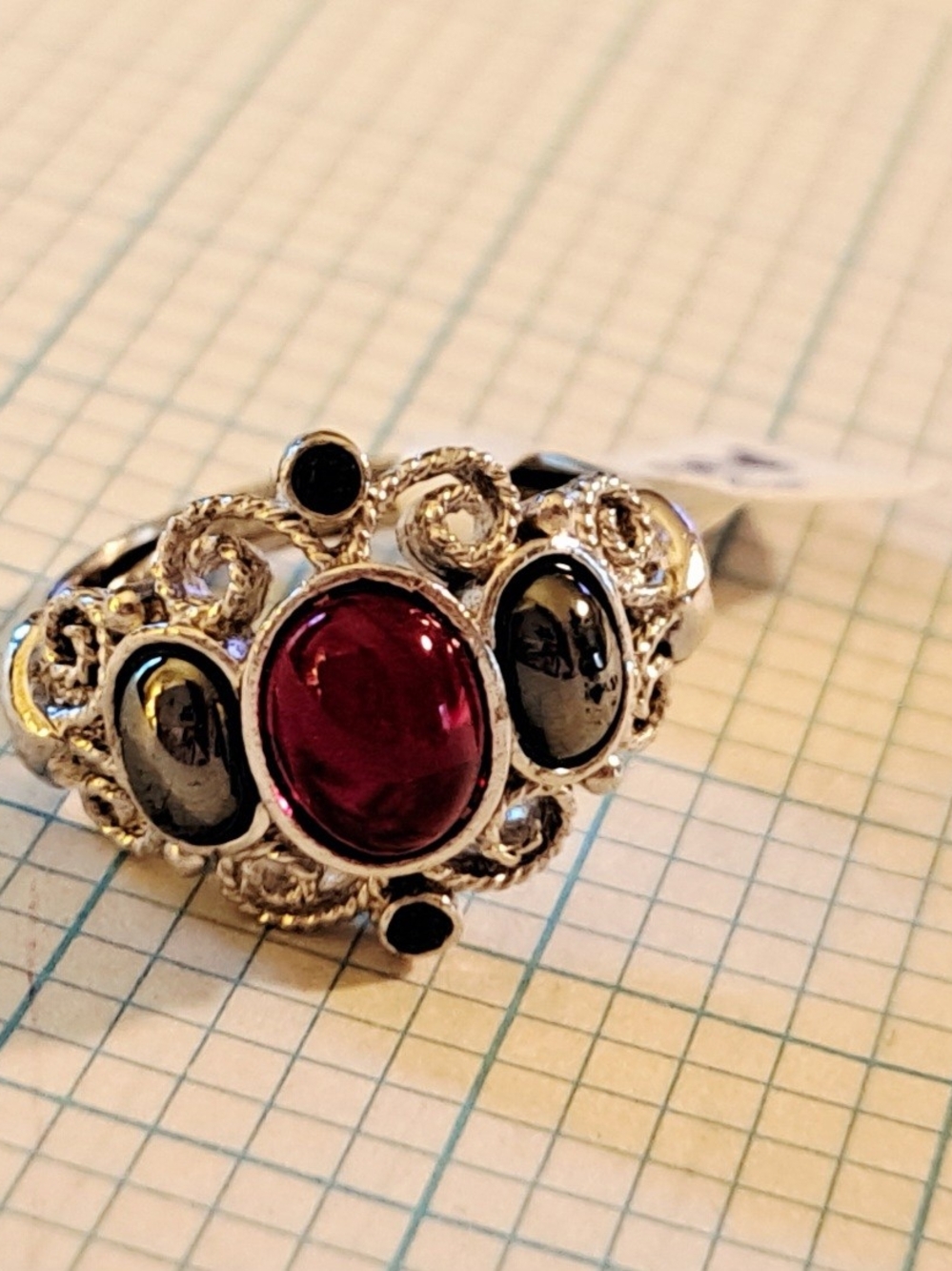 Avon Silver Adjustable Ring with Deep Red Center and Black Accent Stones - Picture 4 of 5